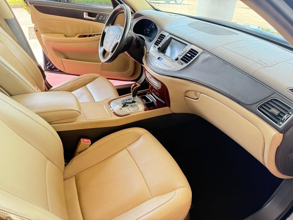 Hyundai Genesis 4dr Sdn V6 3.8L 2012