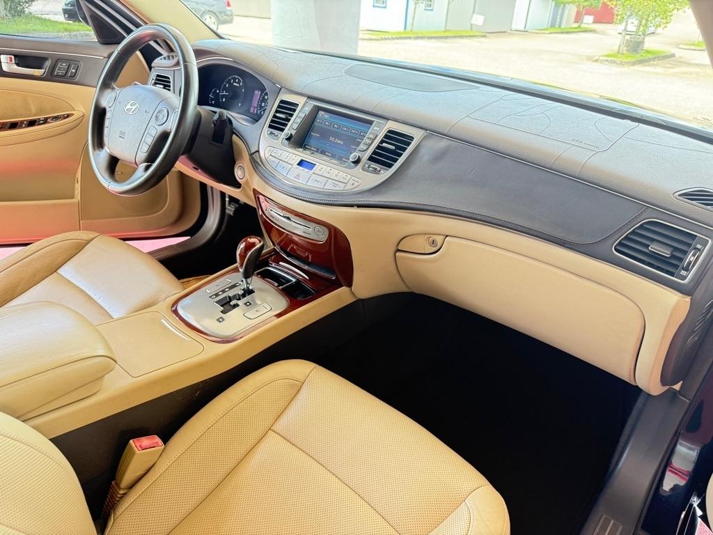 Hyundai Genesis 4dr Sdn V6 3.8L 2012