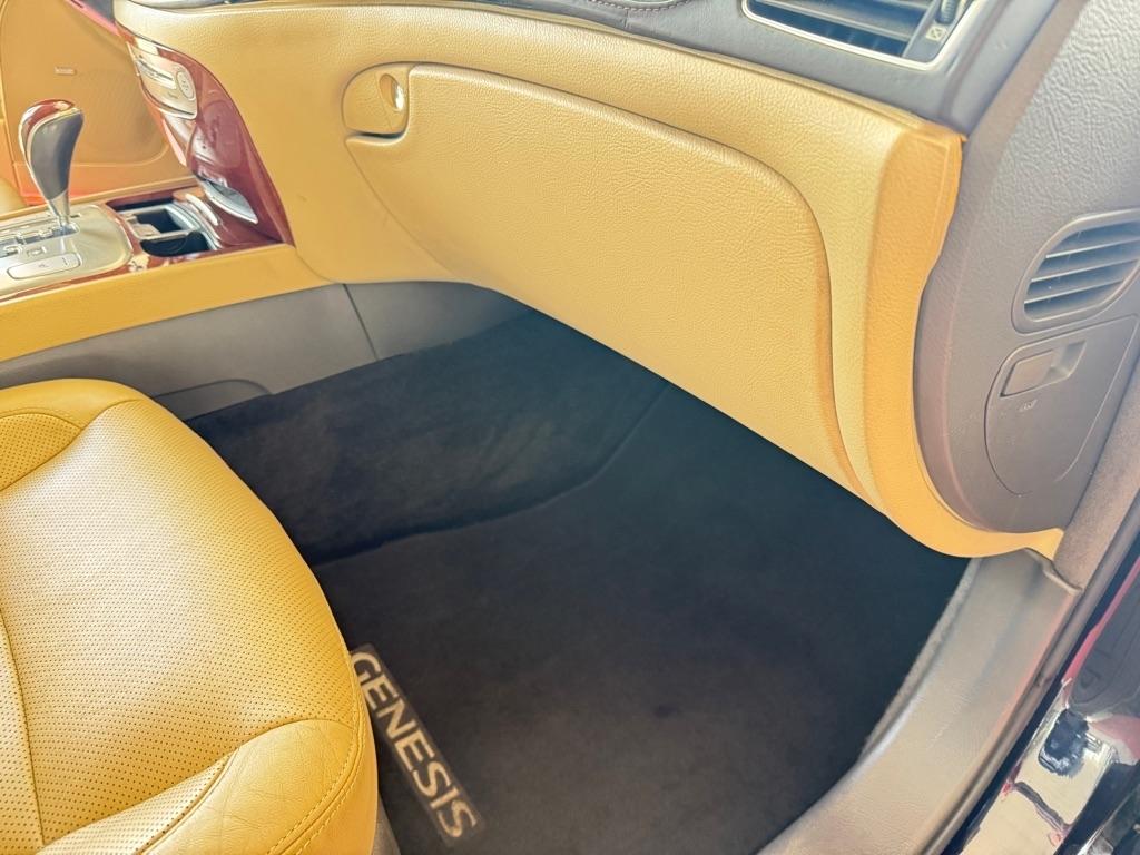 Hyundai Genesis 4dr Sdn V6 3.8L 2012