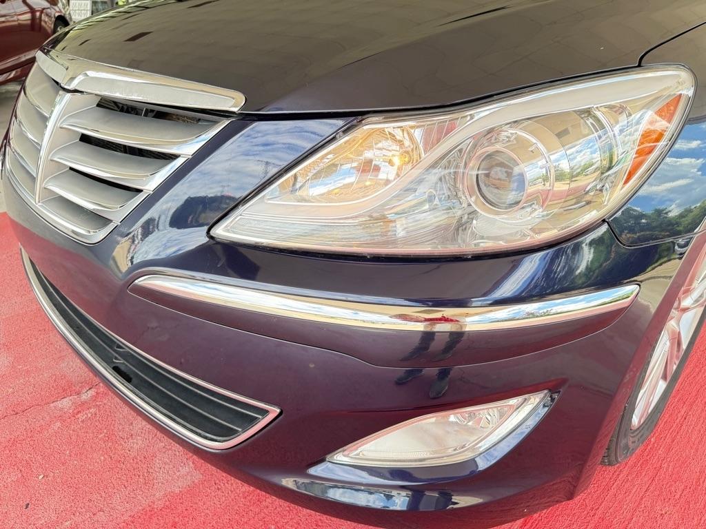 Hyundai Genesis 4dr Sdn V6 3.8L 2012