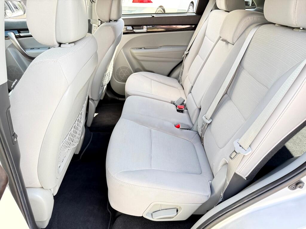 Kia Sorento LX 2WD 2015 Kia Sorento LX 2WD 2015