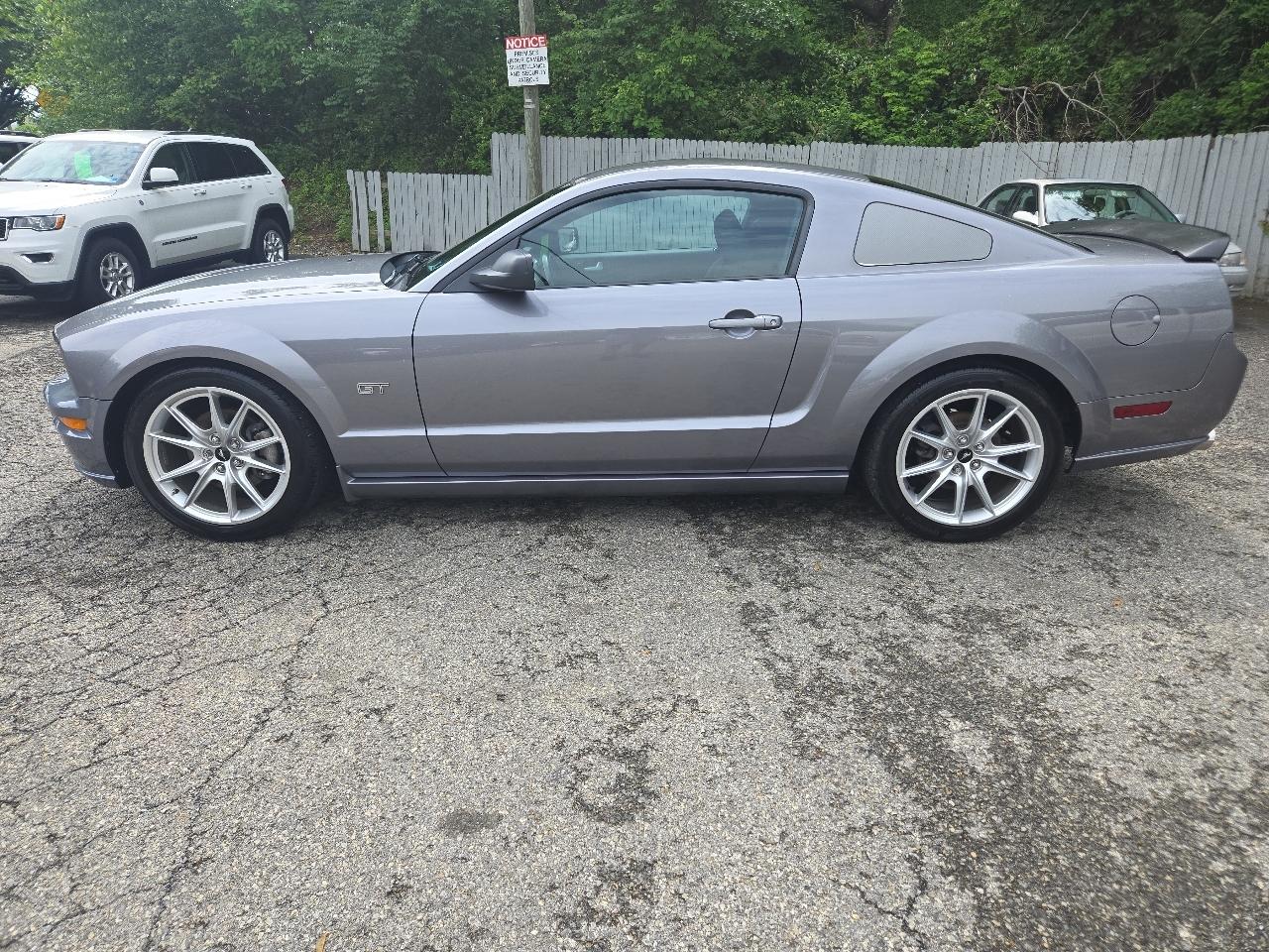 Ford Mustang 2dr Cpe GT Deluxe 2006