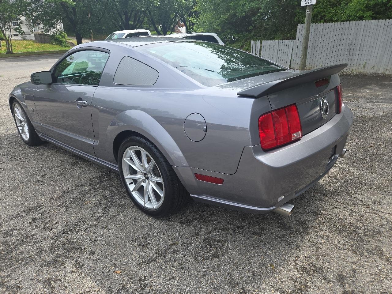 Ford Mustang 2dr Cpe GT Deluxe 2006