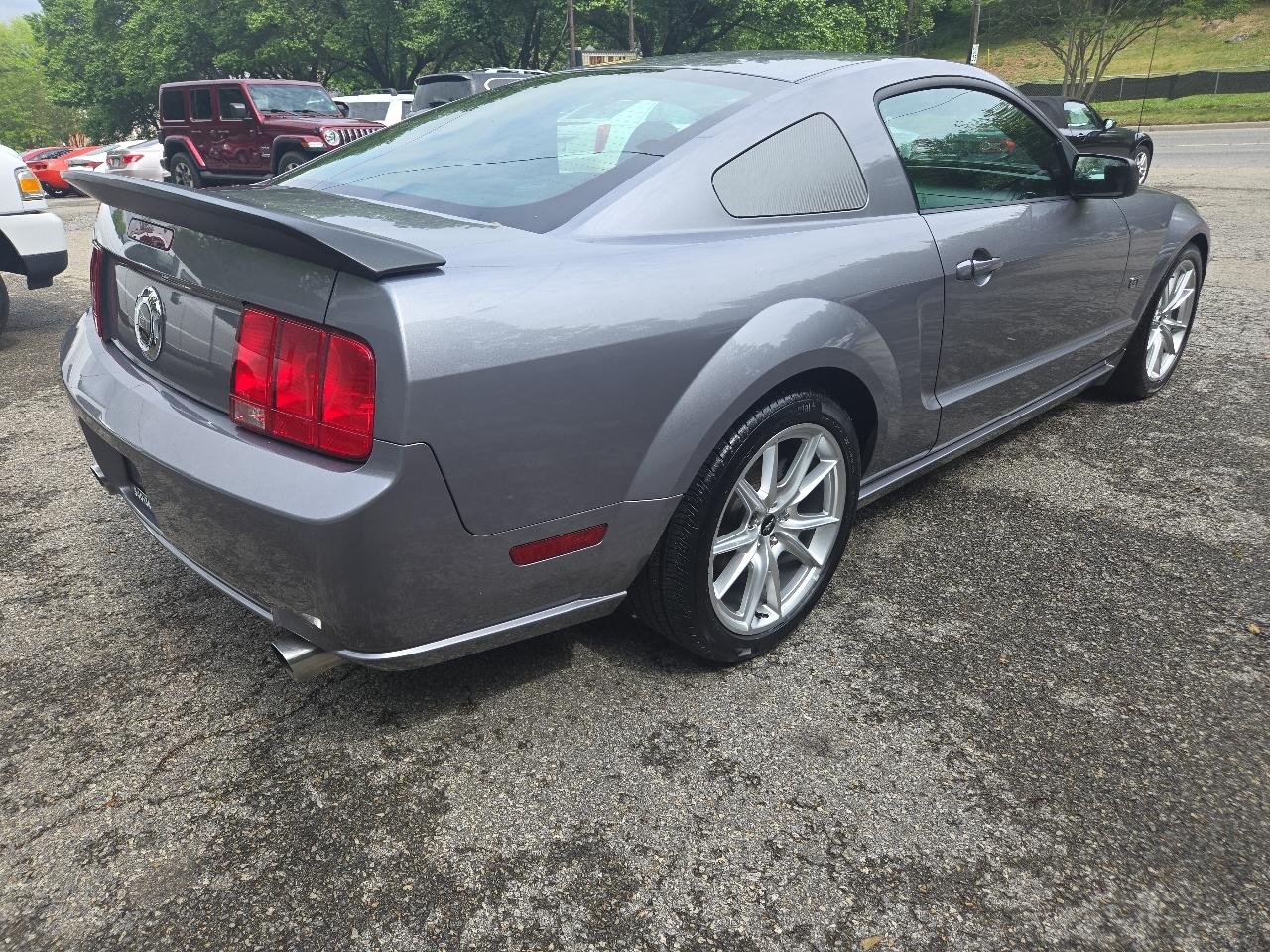 Ford Mustang 2dr Cpe GT Deluxe 2006