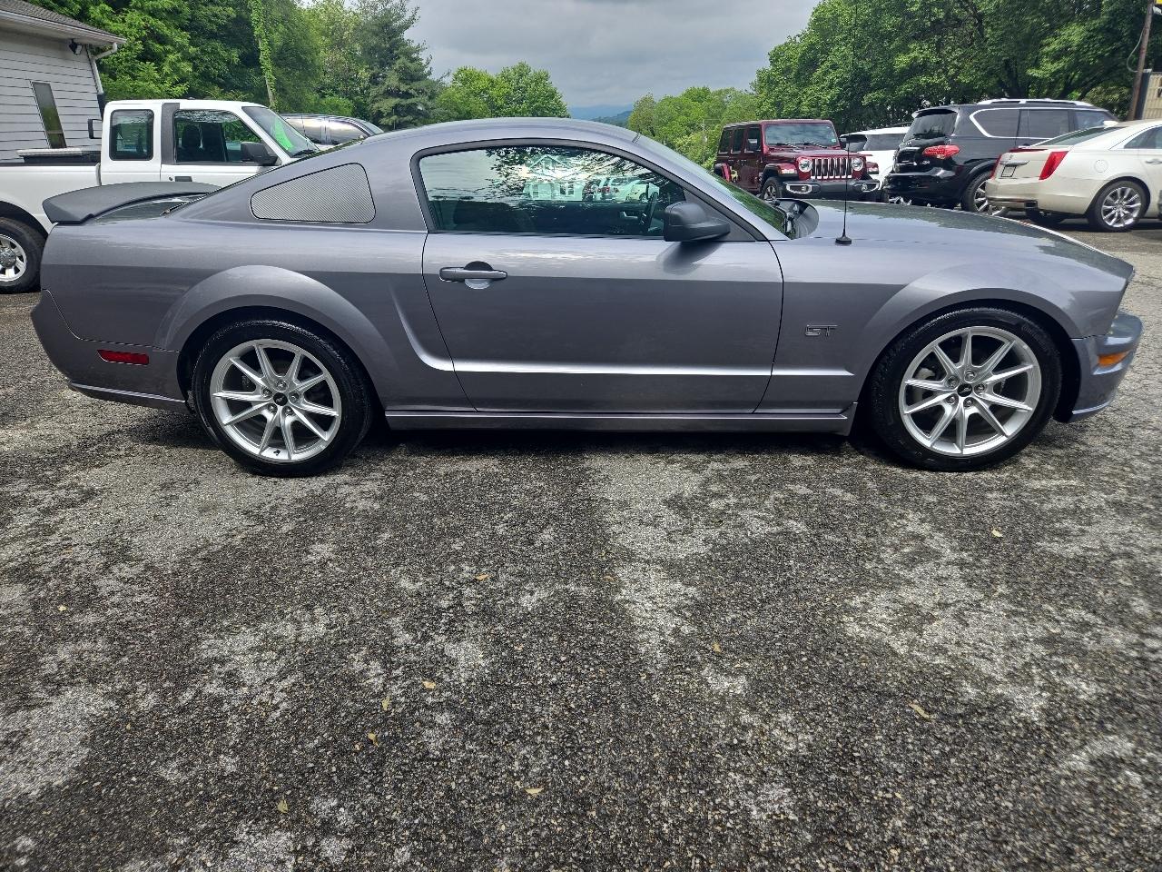 Ford Mustang 2dr Cpe GT Deluxe 2006