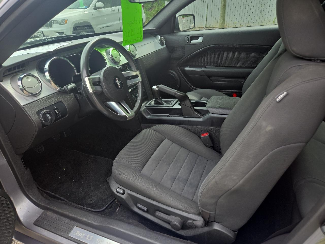Ford Mustang 2dr Cpe GT Deluxe 2006