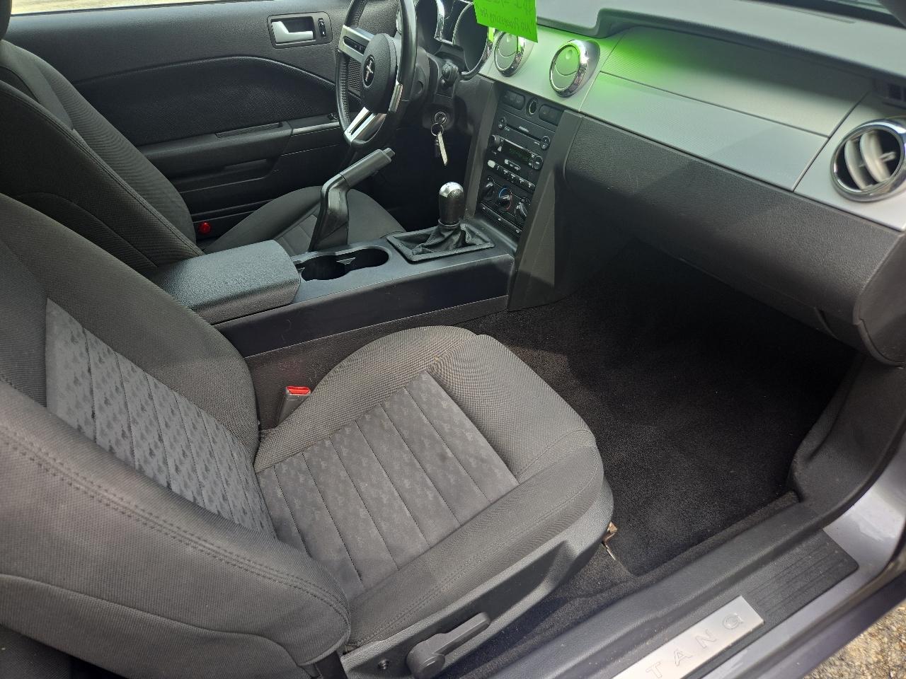 Ford Mustang 2dr Cpe GT Deluxe 2006