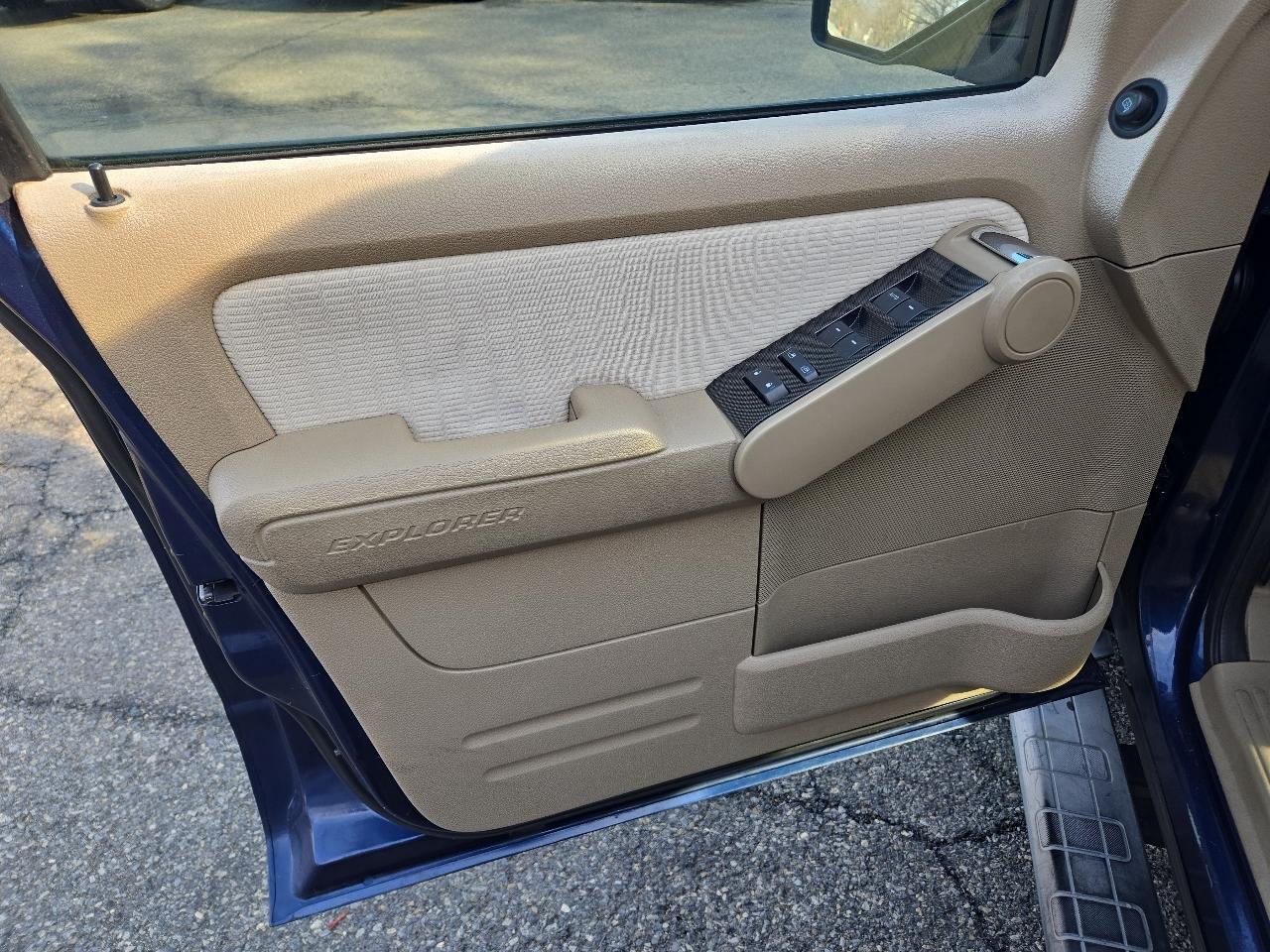 Ford Explorer Sport Trac 4WD 4dr V6 XLT 2008