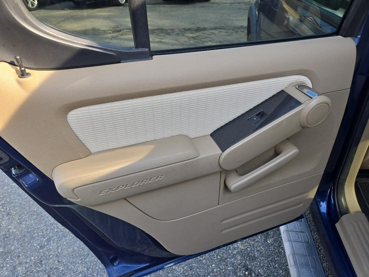 Ford Explorer Sport Trac 4WD 4dr V6 XLT 2008