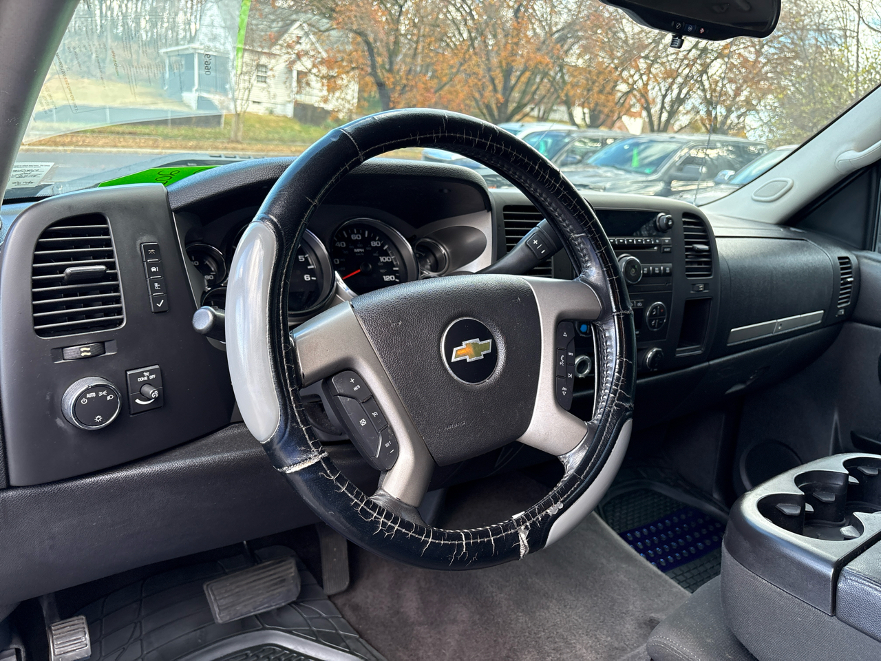 2012 Chevrolet Silverado 1500 LT photo 2