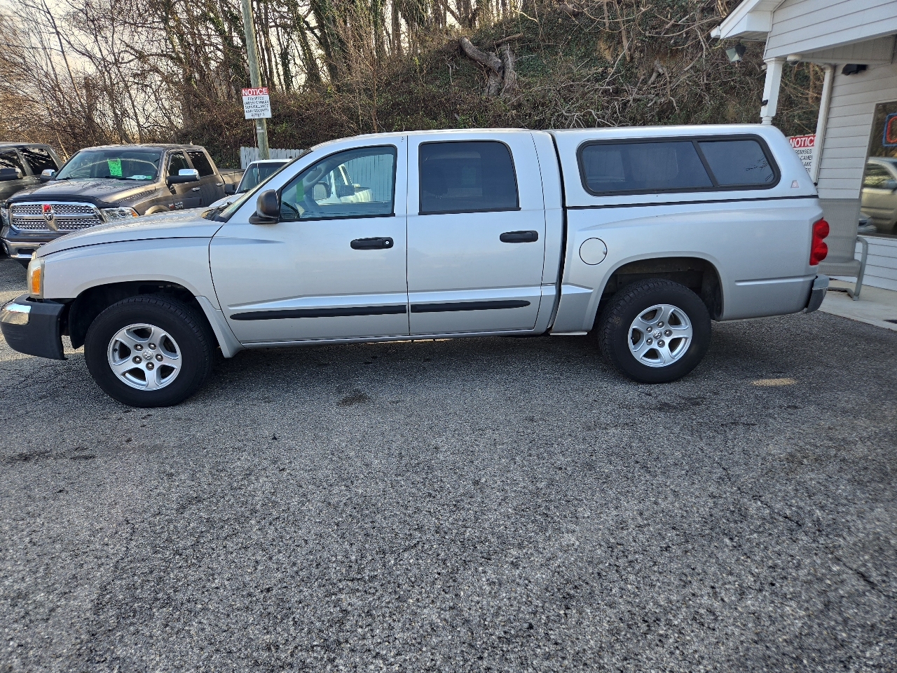 Dodge Dakota 4dr Quad Cab 131" WB SLT 2005