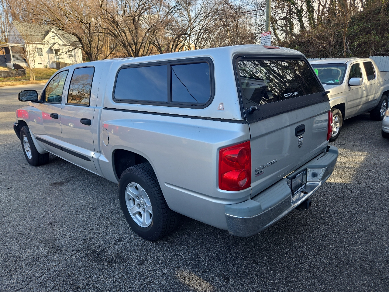 Dodge Dakota 4dr Quad Cab 131" WB SLT 2005