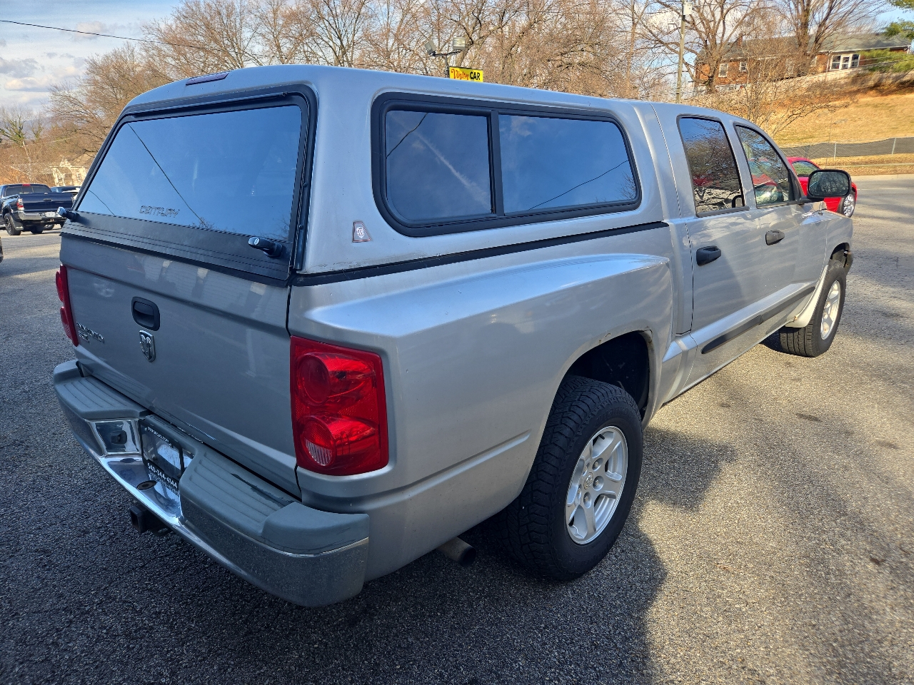 Dodge Dakota 4dr Quad Cab 131" WB SLT 2005