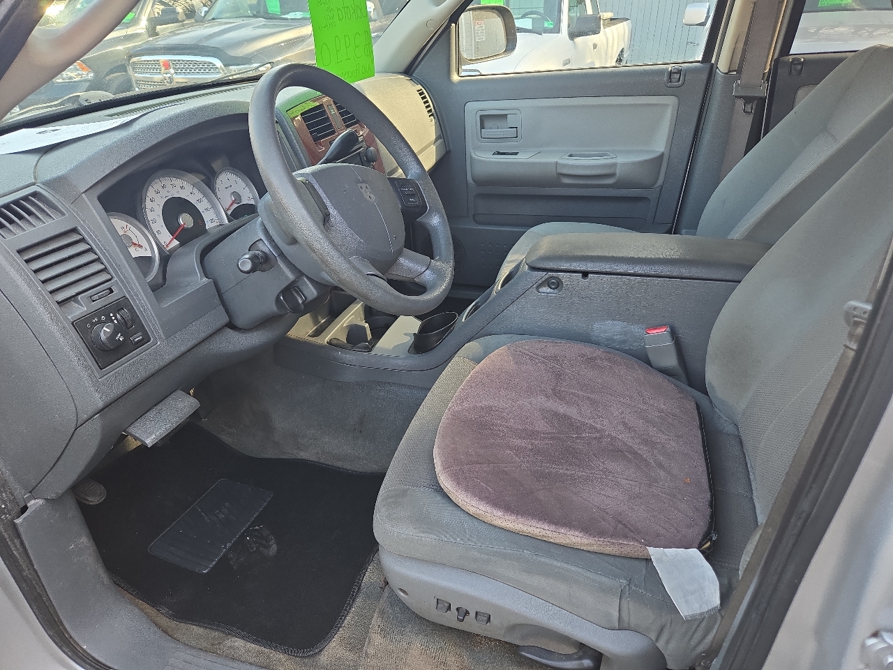 Dodge Dakota 4dr Quad Cab 131" WB SLT 2005