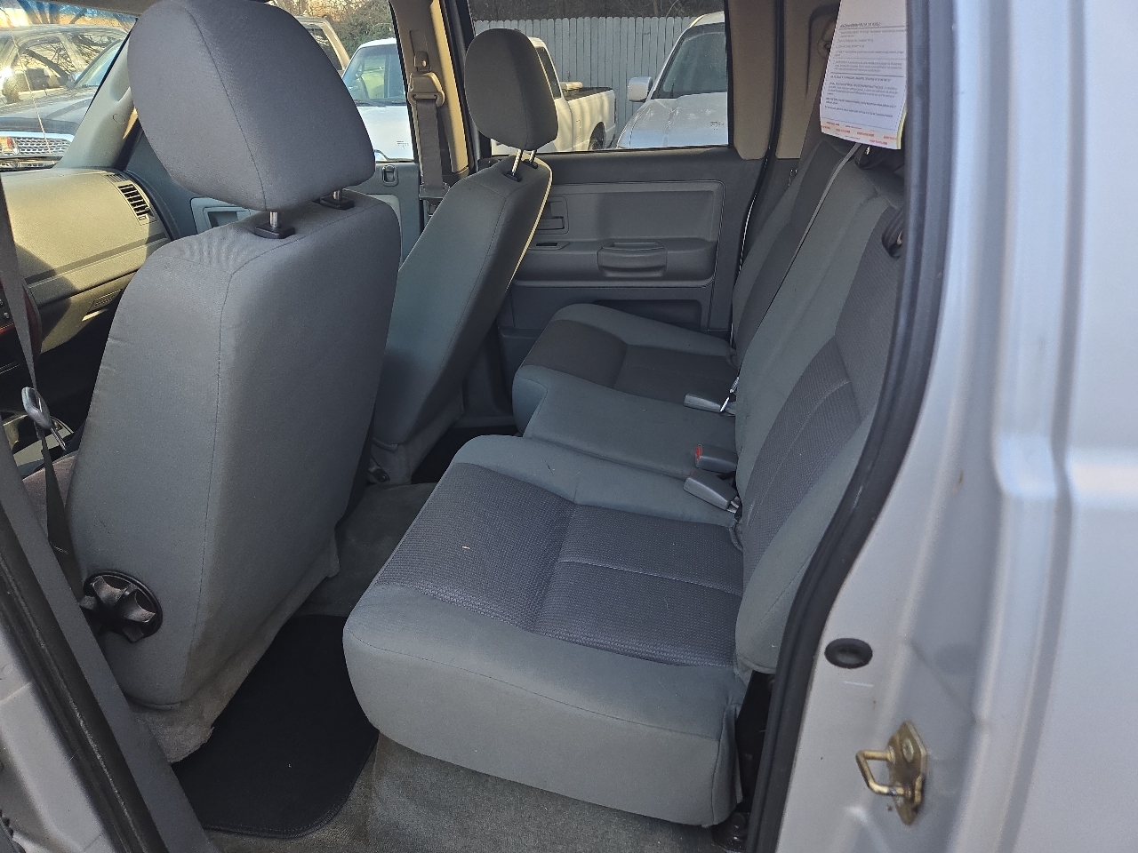 Dodge Dakota 4dr Quad Cab 131" WB SLT 2005