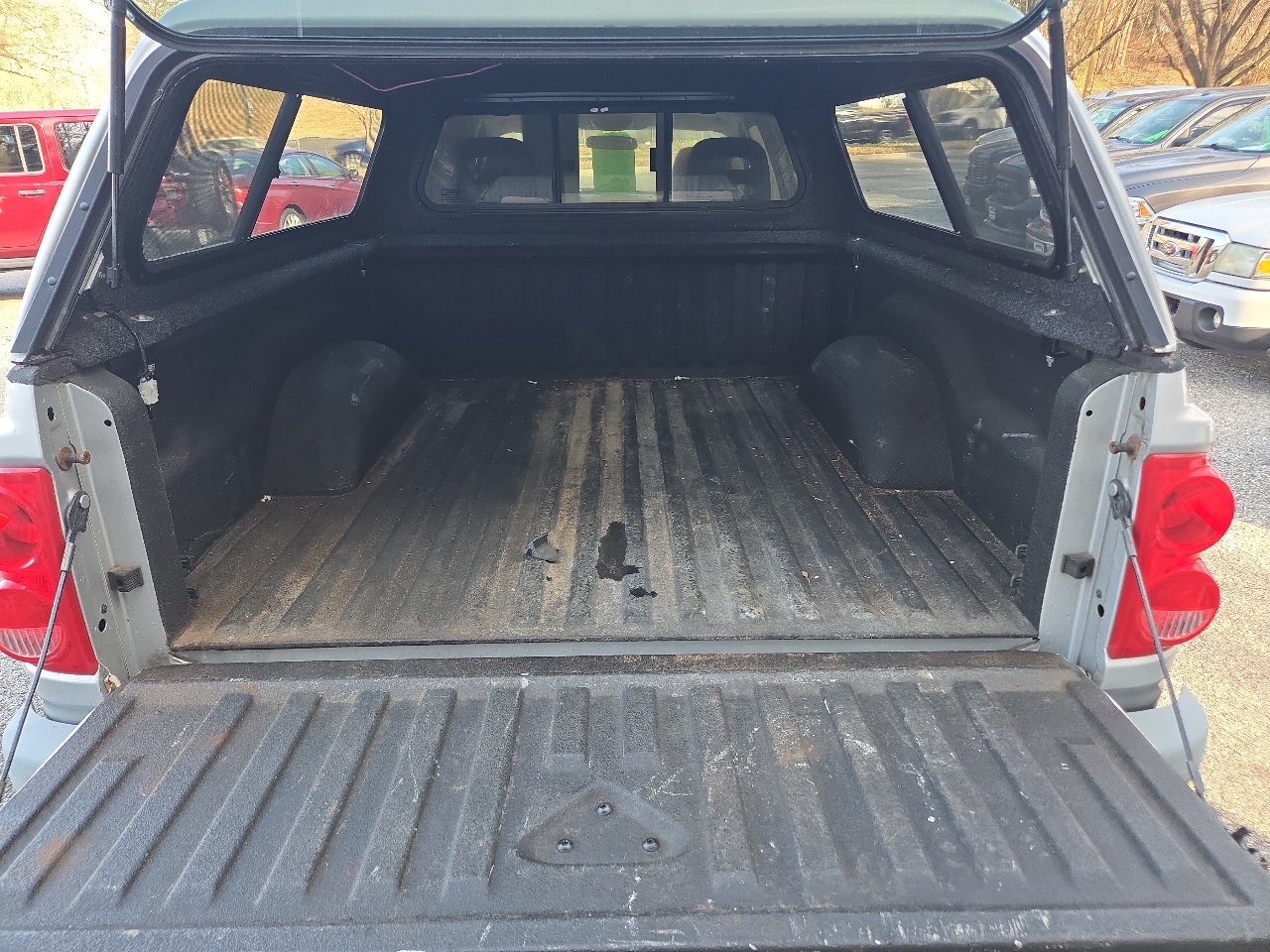 Dodge Dakota 4dr Quad Cab 131" WB SLT 2005