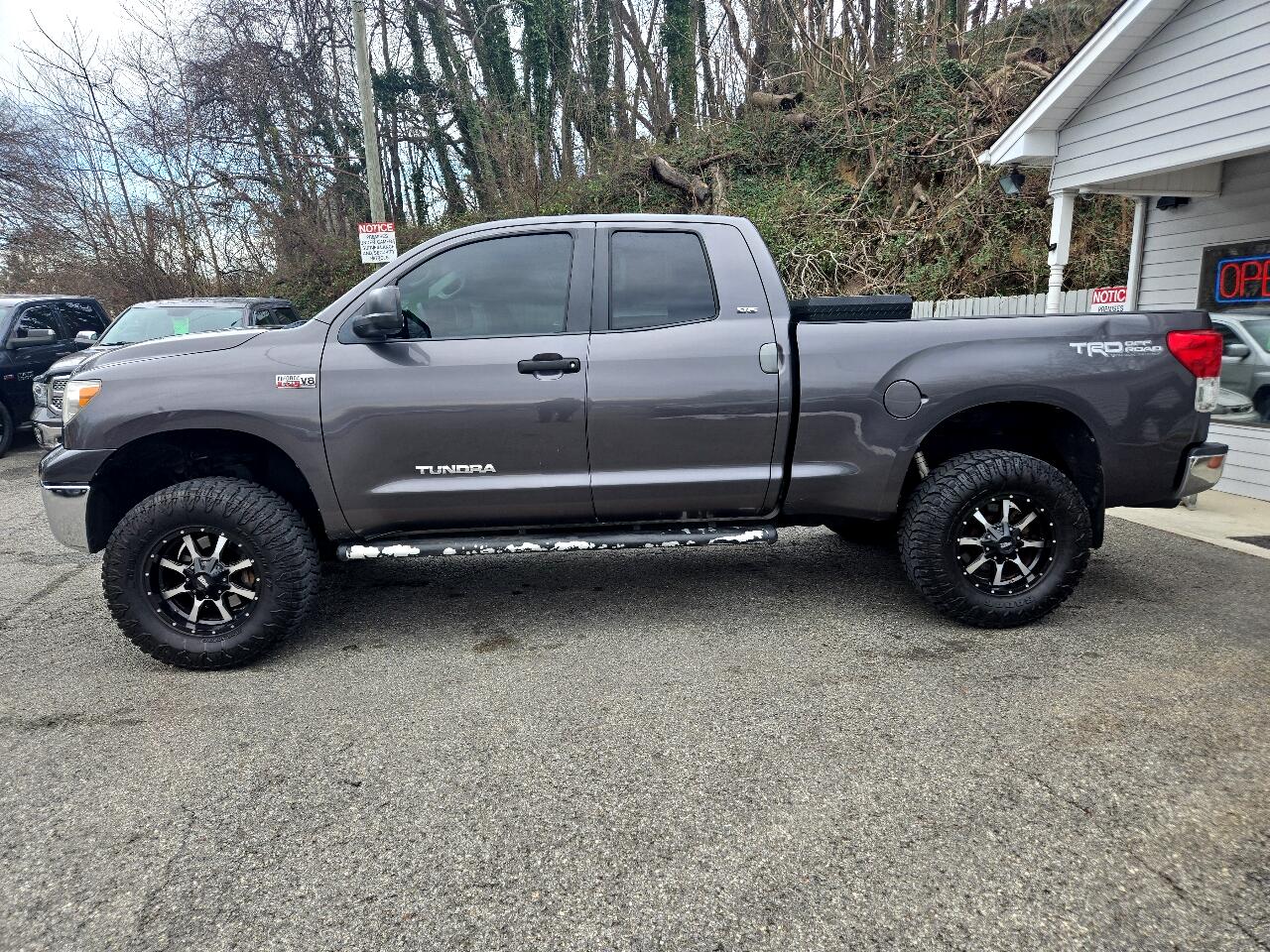Toyota Tundra 4WD Truck Double Cab 5.7L V8 6-Spd AT (Natl) 2012