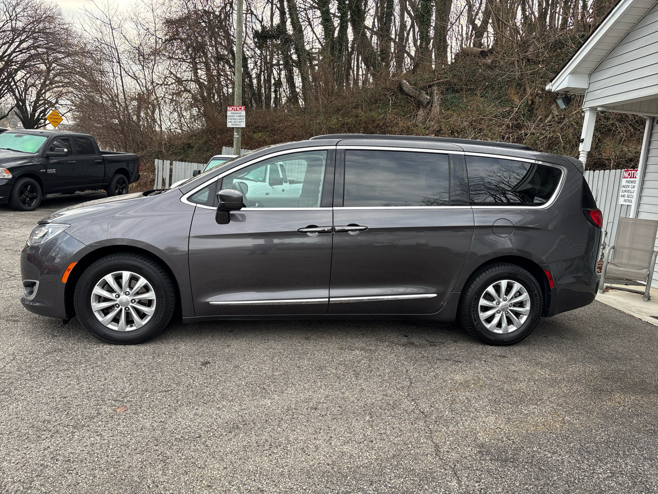 Chrysler Pacifica Touring-L FWD 2017