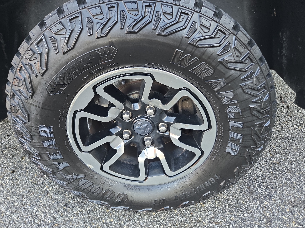 RAM 1500 Rebel 4x4 Crew Cab 5'7" Box 2017