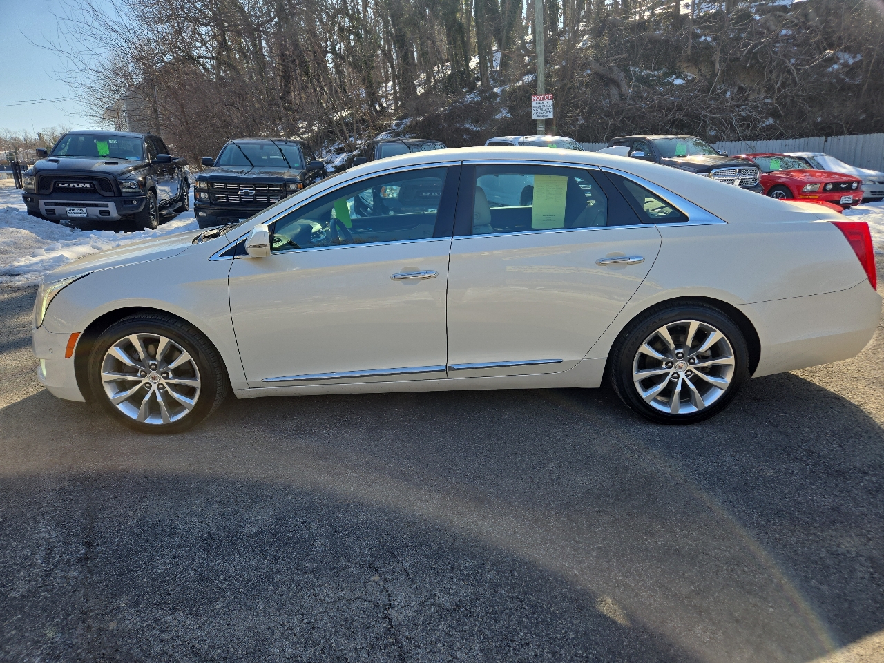 Cadillac XTS 4dr Sdn Luxury FWD 2015