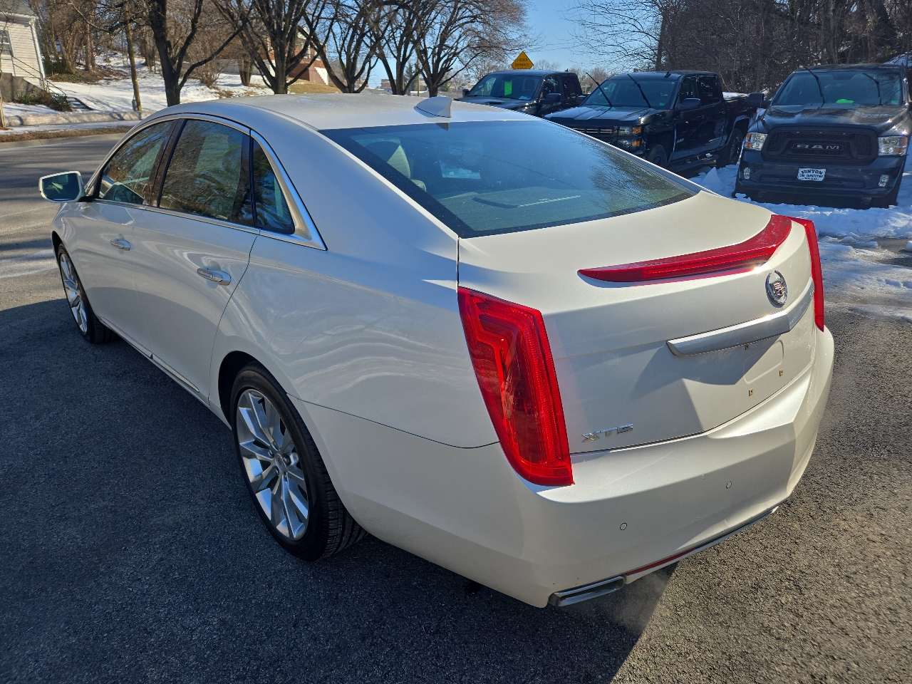 Cadillac XTS 4dr Sdn Luxury FWD 2015