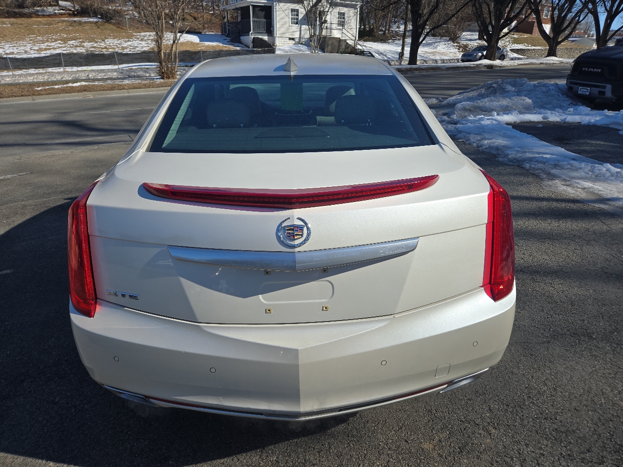 Cadillac XTS 4dr Sdn Luxury FWD 2015