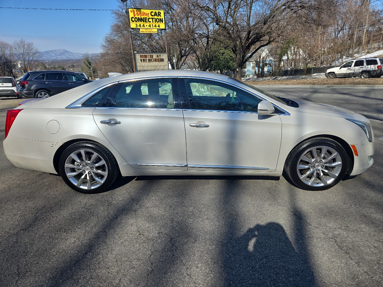 Cadillac XTS 4dr Sdn Luxury FWD 2015