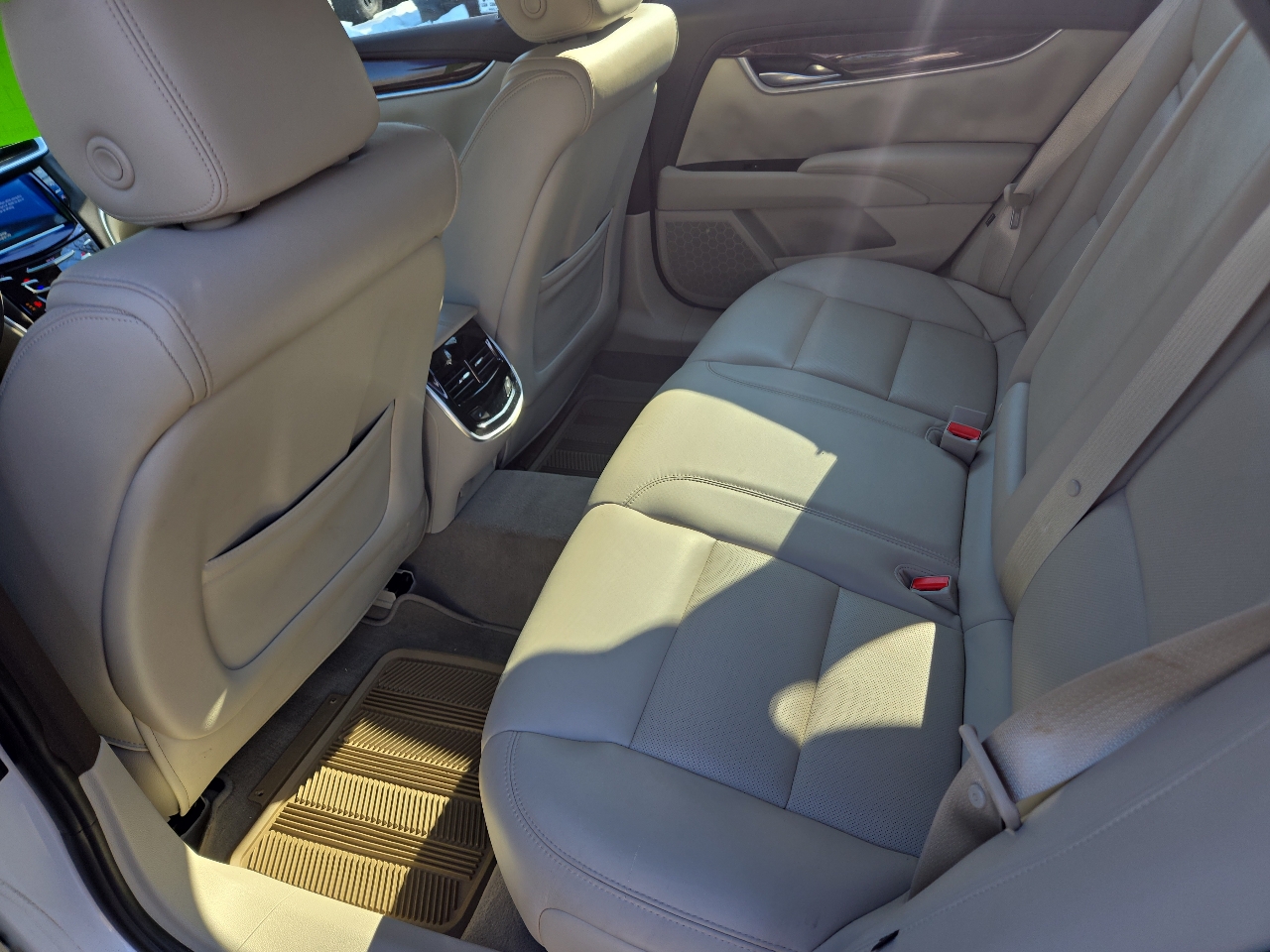 Cadillac XTS 4dr Sdn Luxury FWD 2015