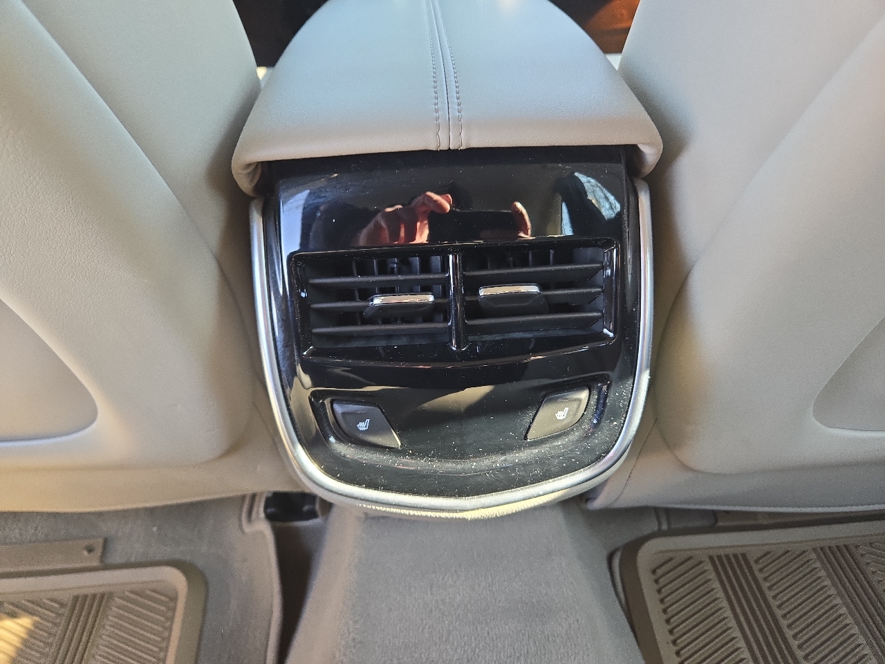 Cadillac XTS 4dr Sdn Luxury FWD 2015