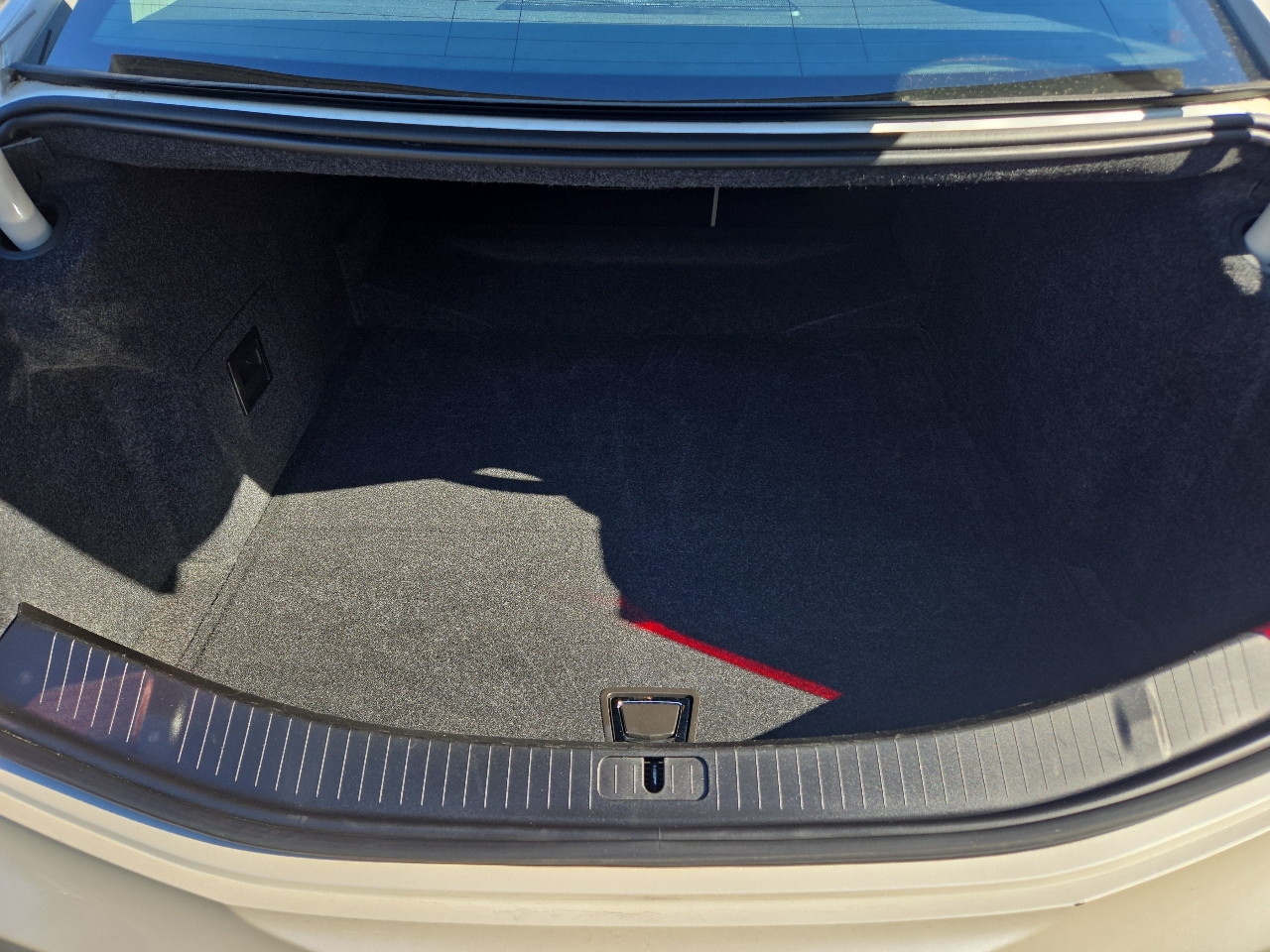 Cadillac XTS 4dr Sdn Luxury FWD 2015