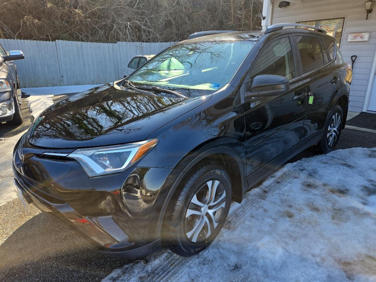 Toyota RAV4 LE AWD (Natl) 2018