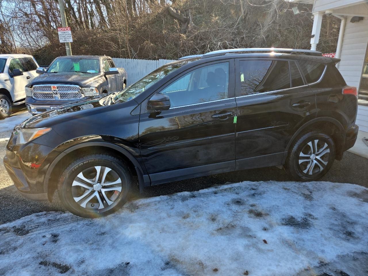 Toyota RAV4 LE AWD (Natl) 2018