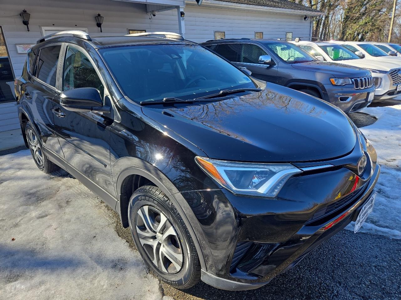 Toyota RAV4 LE AWD (Natl) 2018