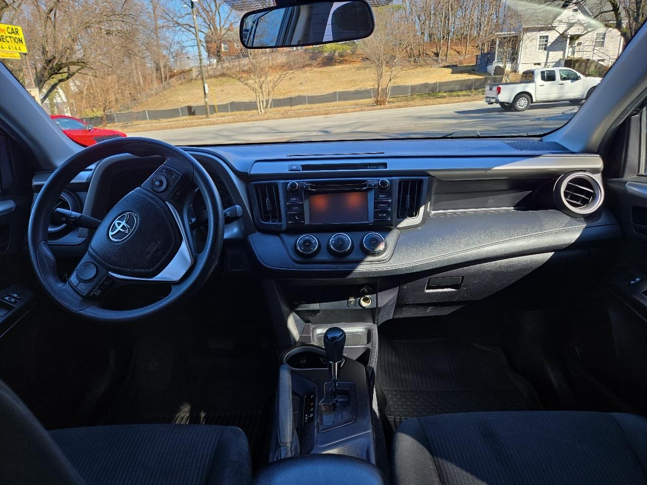 Toyota RAV4 LE AWD (Natl) 2018