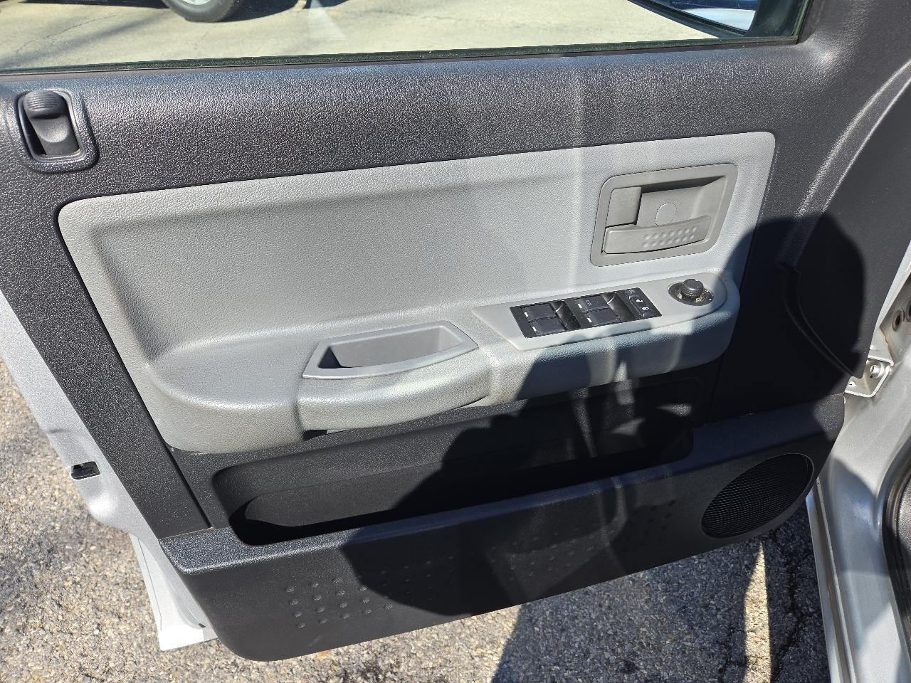 Dodge Dakota 2WD Crew Cab SLT 2008