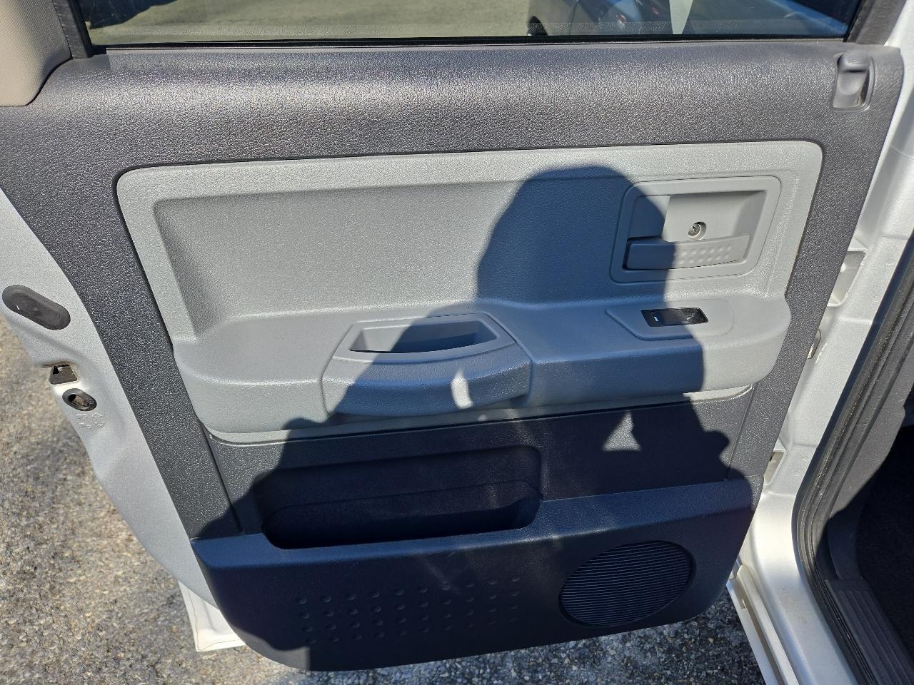 Dodge Dakota 2WD Crew Cab SLT 2008