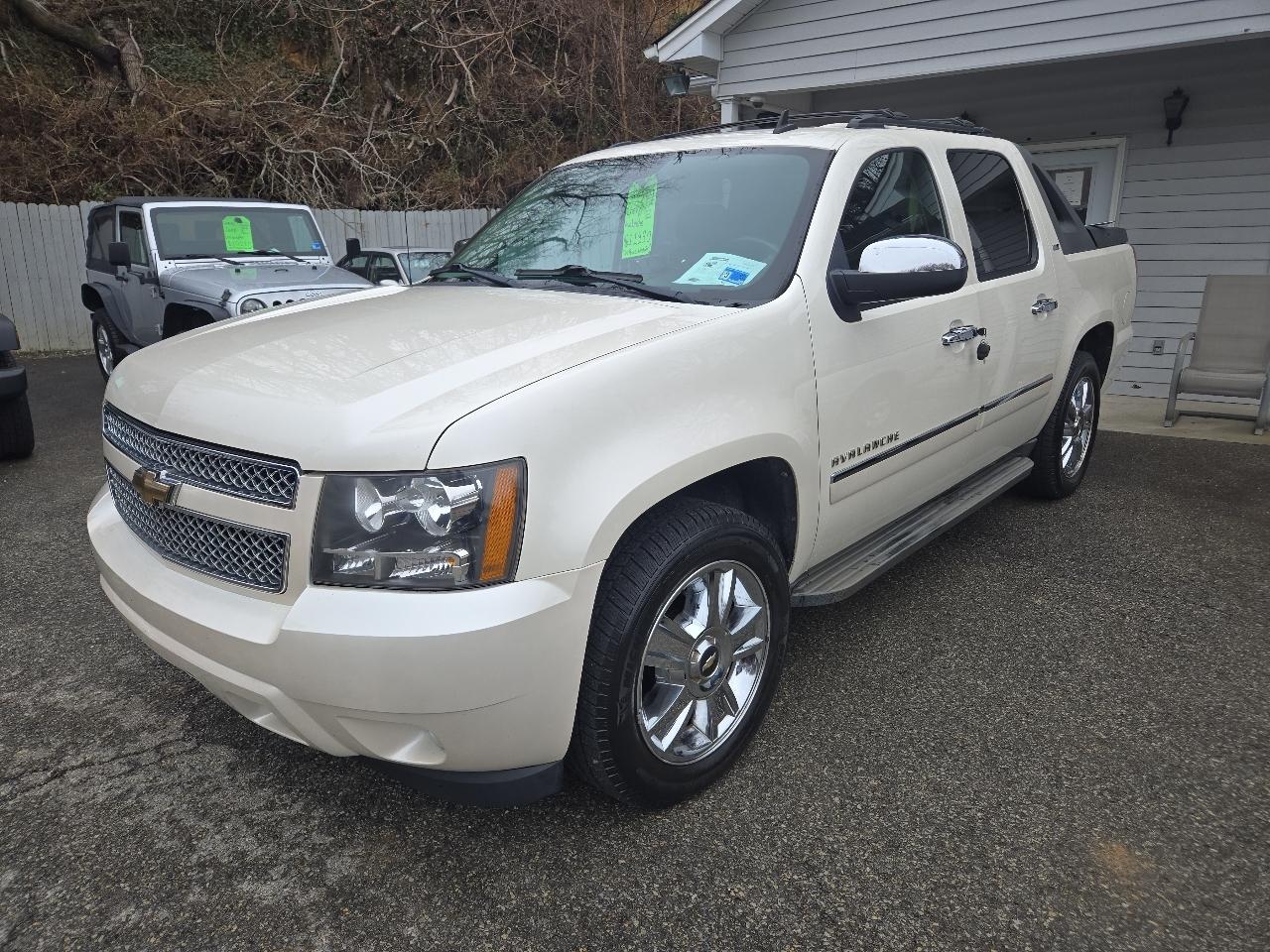Chevrolet Avalanche 4WD Crew Cab LTZ 2010
