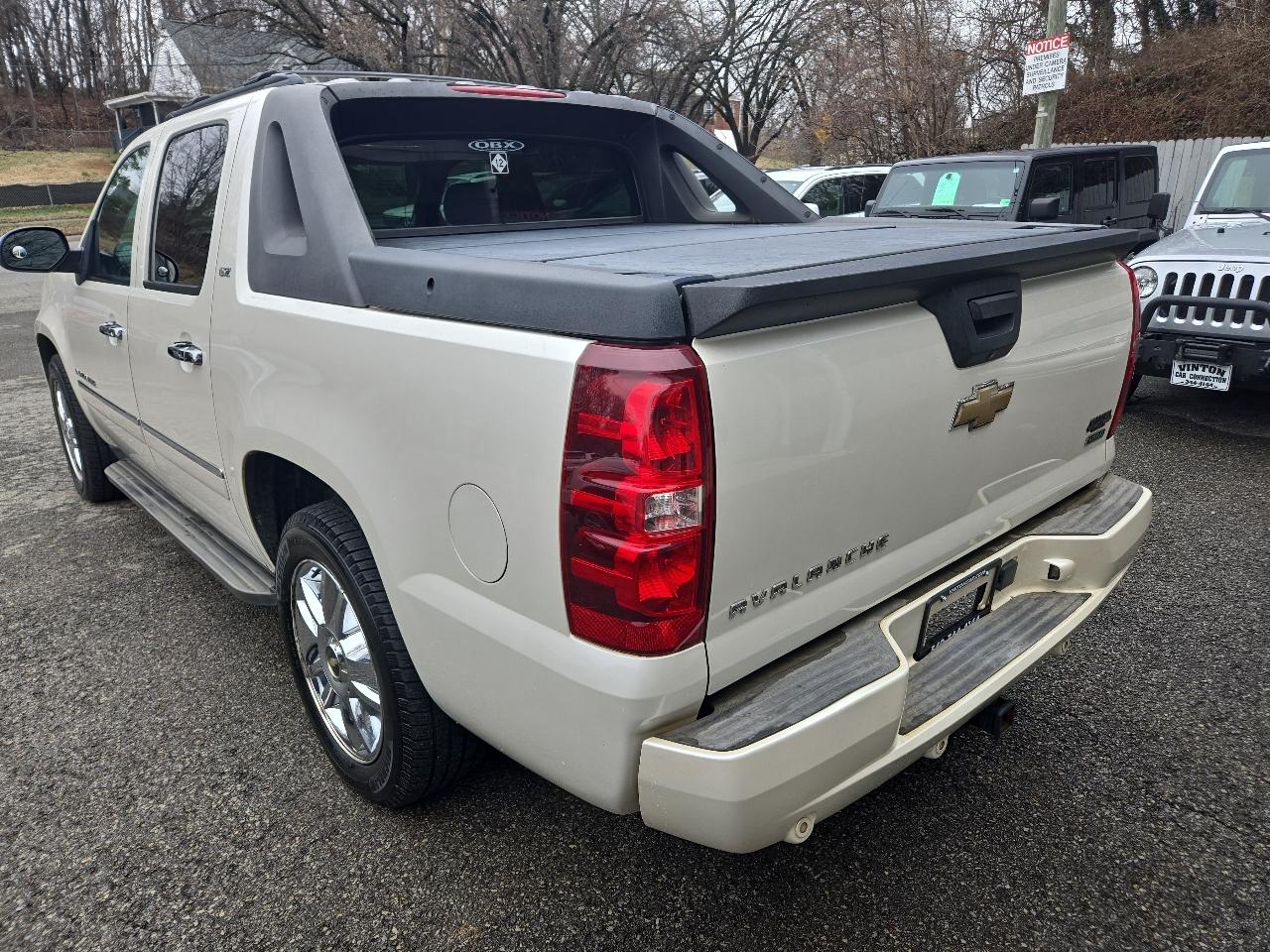 Chevrolet Avalanche 4WD Crew Cab LTZ 2010
