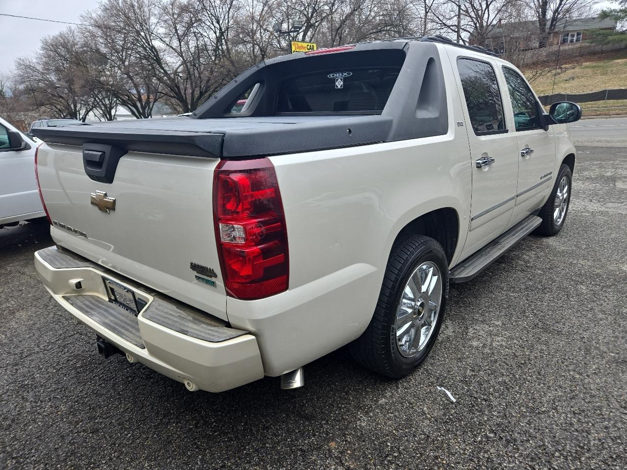 Chevrolet Avalanche 4WD Crew Cab LTZ 2010