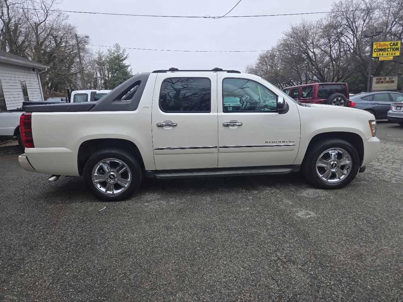 Chevrolet Avalanche 4WD Crew Cab LTZ 2010