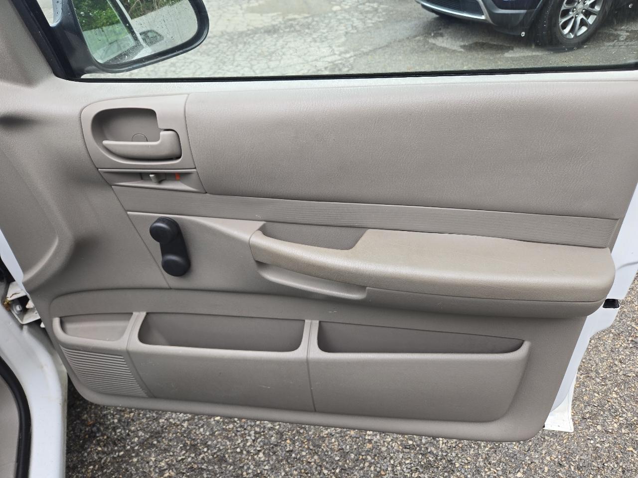 Dodge Dakota Reg Cab 112" WB Sport 2001