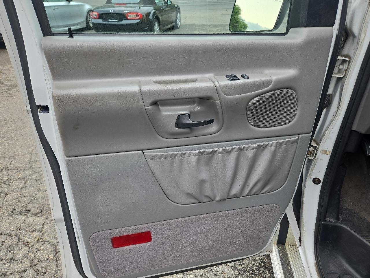 Ford Club Wagon Super 138" WB XLT 1997