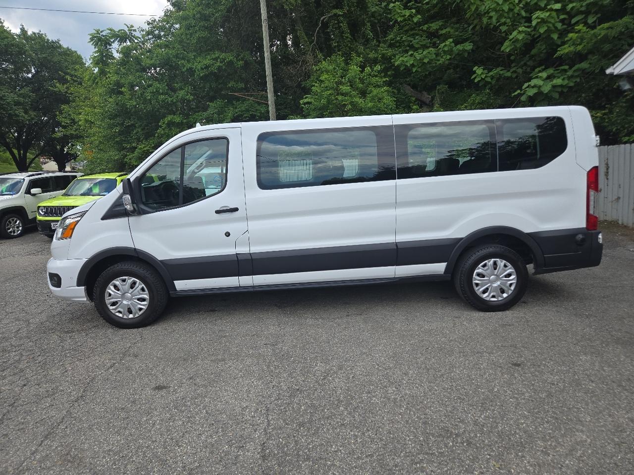 Ford Transit Passenger Wagon T-350 148" Low Roof XLT RWD 2020