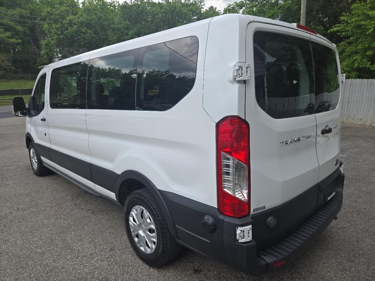 Ford Transit Passenger Wagon T-350 148" Low Roof XLT RWD 2020
