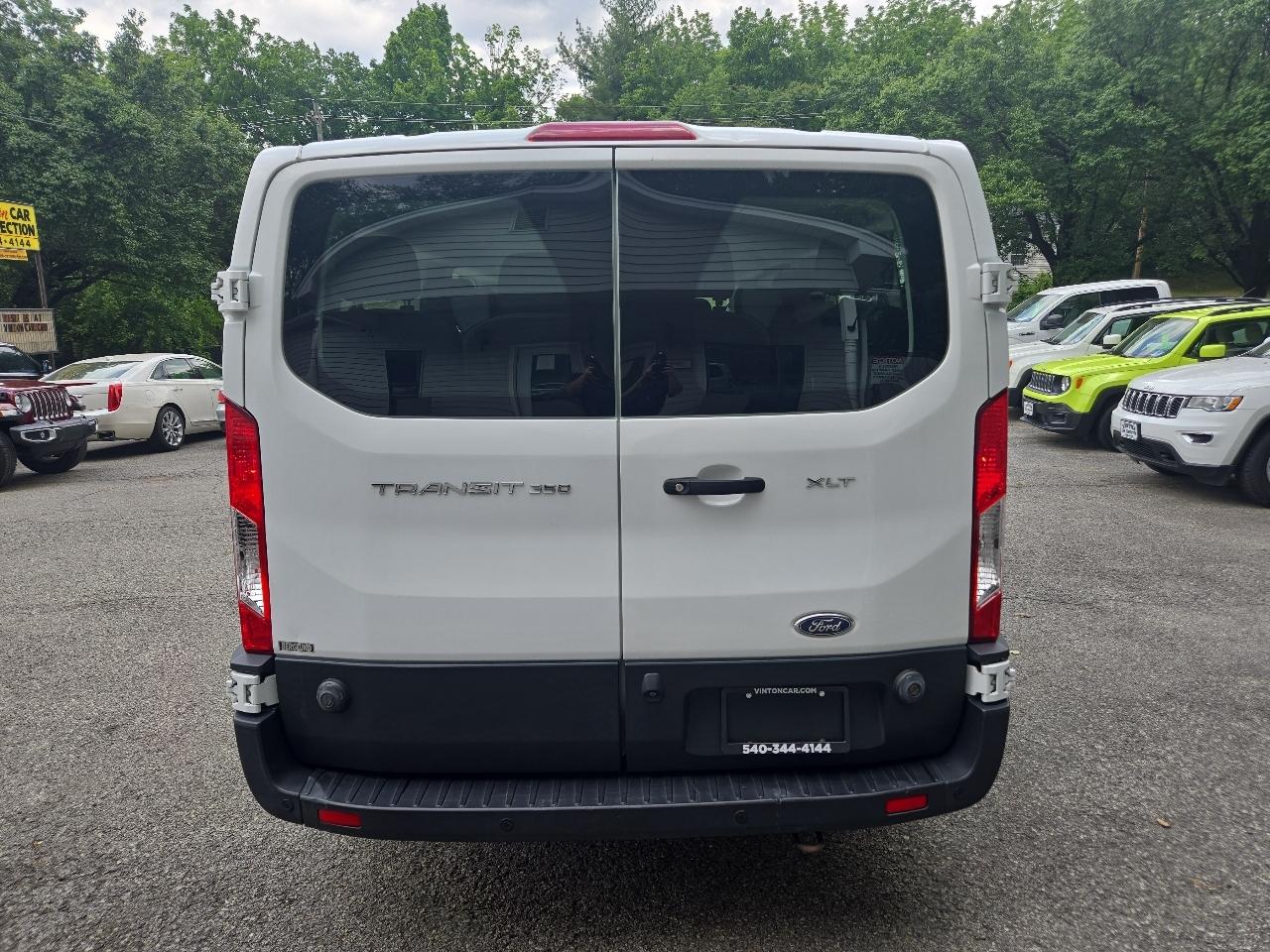 Ford Transit Passenger Wagon T-350 148" Low Roof XLT RWD 2020