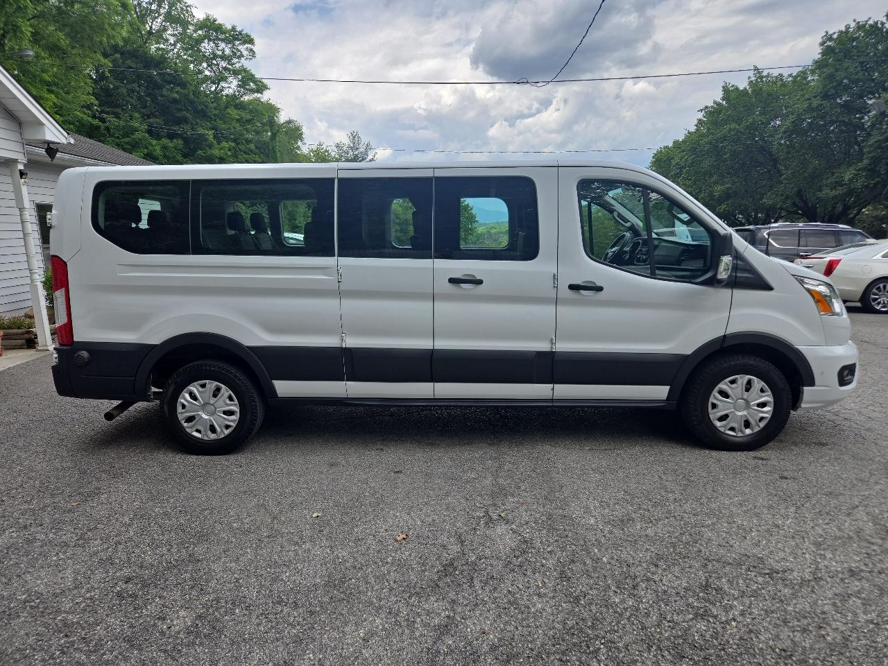 Ford Transit Passenger Wagon T-350 148" Low Roof XLT RWD 2020