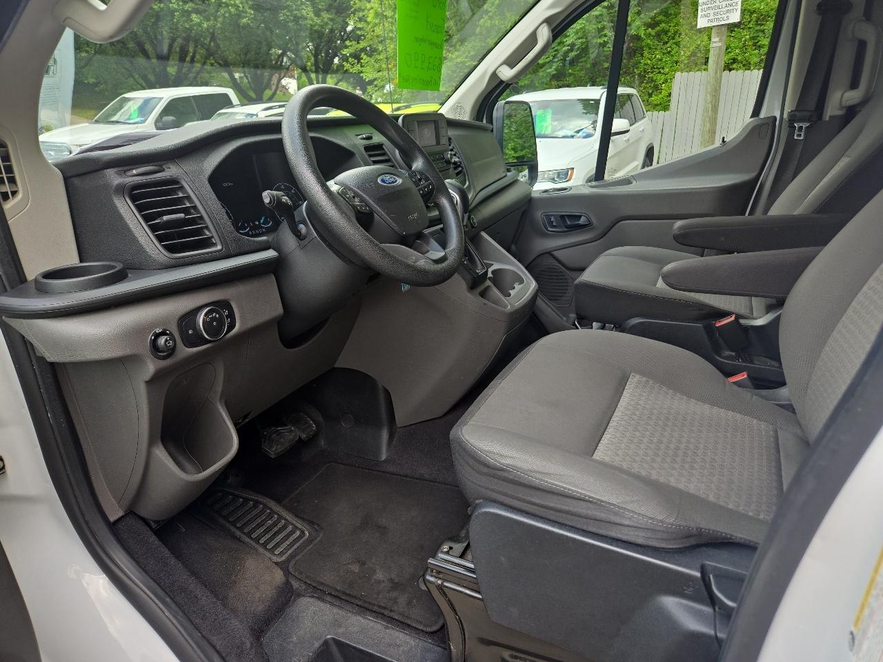 Ford Transit Passenger Wagon T-350 148" Low Roof XLT RWD 2020