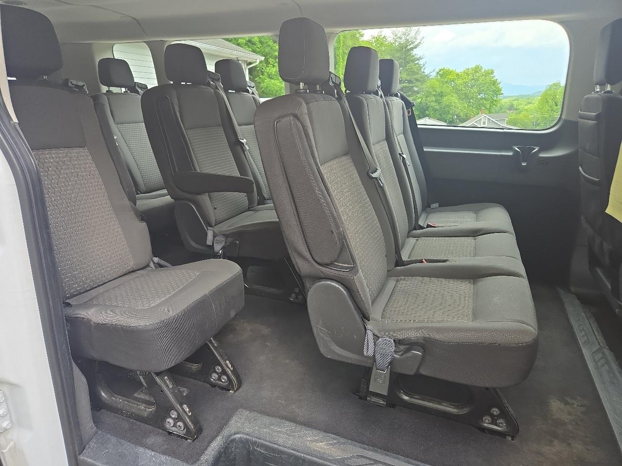 Ford Transit Passenger Wagon T-350 148" Low Roof XLT RWD 2020