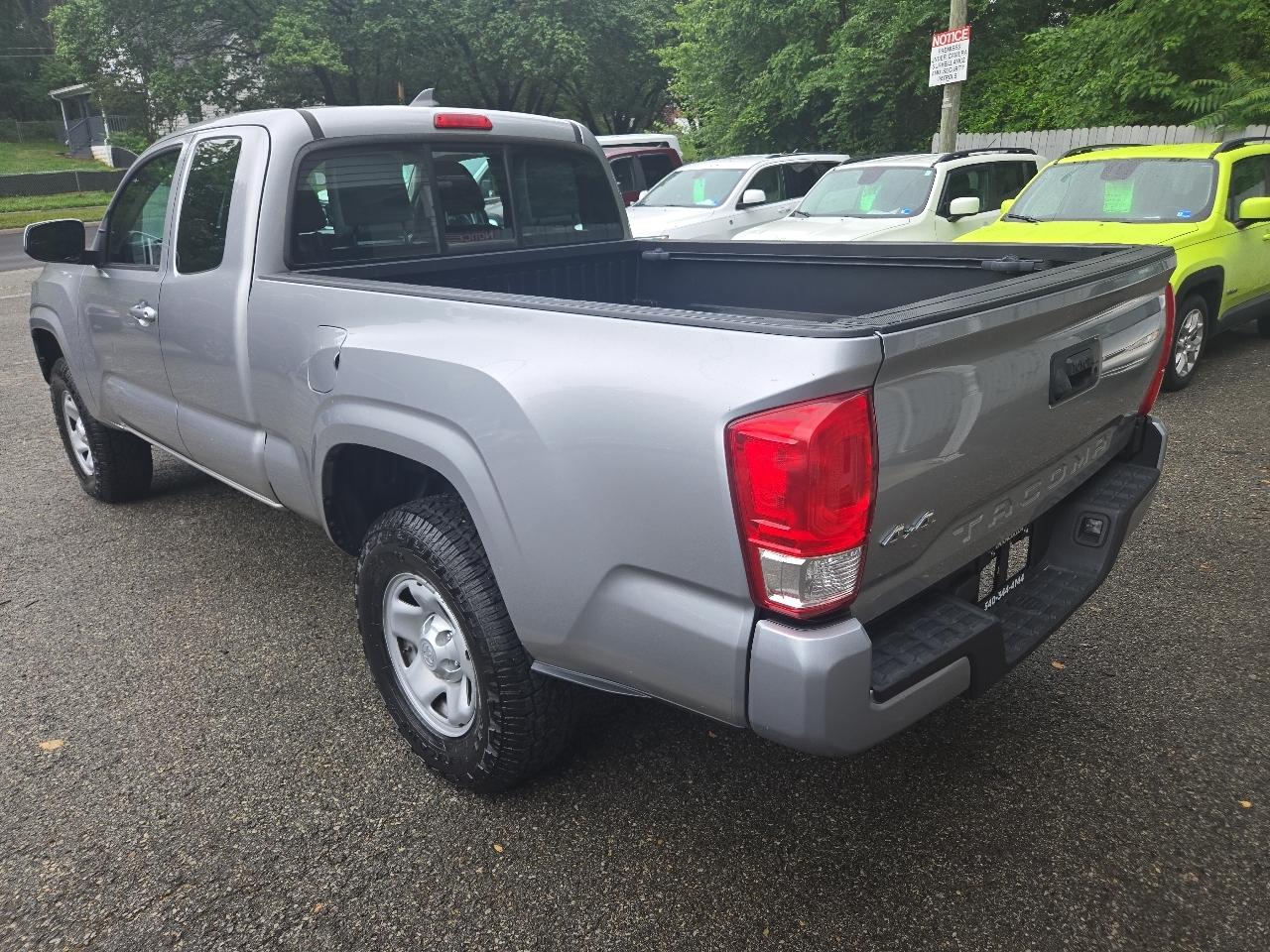 Toyota Tacoma SR5 Access Cab 6' Bed I4 4x4 AT (Natl) 2017