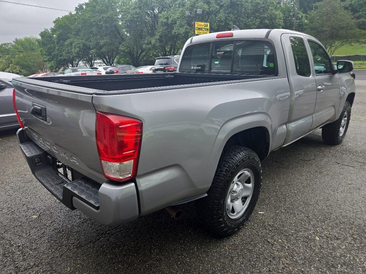 Toyota Tacoma SR5 Access Cab 6' Bed I4 4x4 AT (Natl) 2017